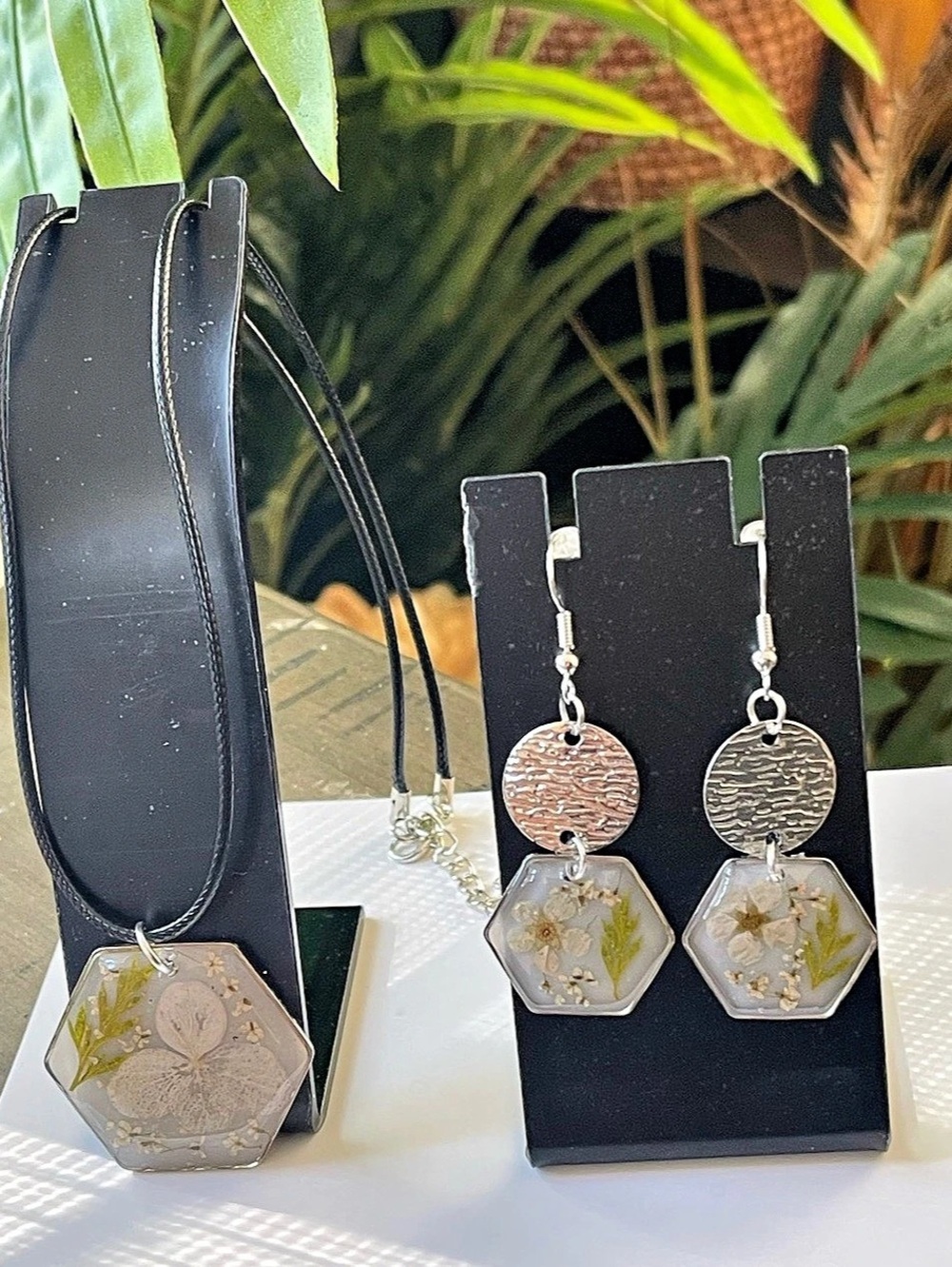 Floral Pendant Necklace & Drop Earrings